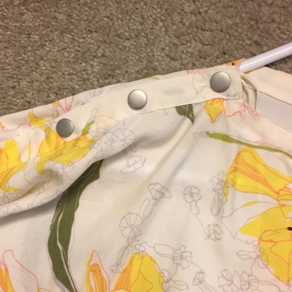 Zara’s floral top - Picture 3 of 6